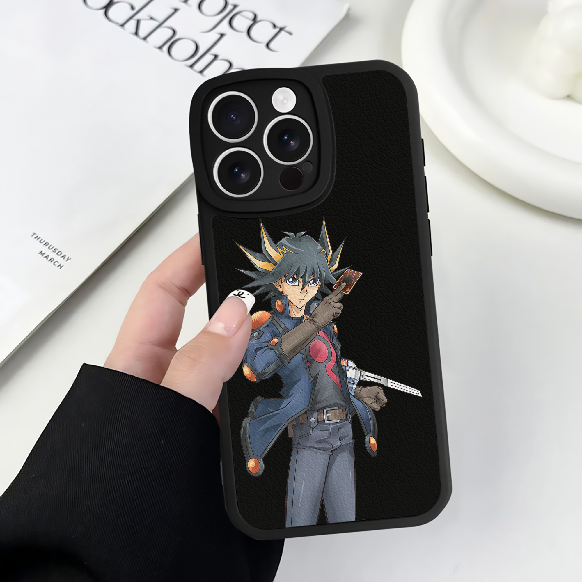 （画像用） 遊☆戯☆王 Yu-Gi-Oh! 【iPhone 16シリーズ対応】シリコンスマホケース（レザー調） 材質：シリコン